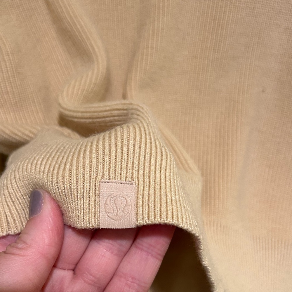 lululemon athletica Women's Beige Crewneck Sweater Size 4 - Picture 3 of 5